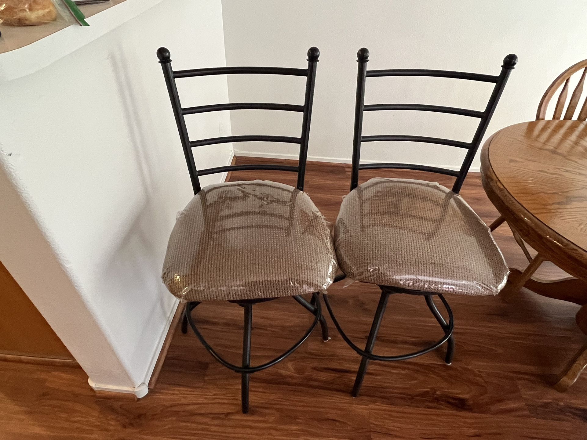 2 Bar Stools
