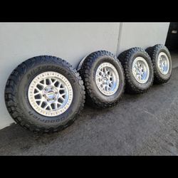 17" KMC rims w/ 33" BfGoodrich T/A KO2 tires