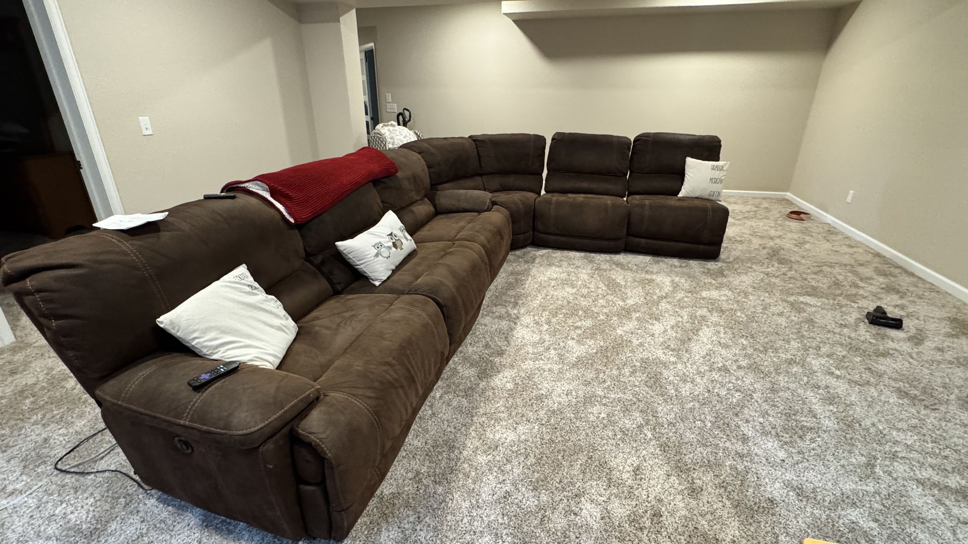 Couch. 6 Piece Sectional Power Recline