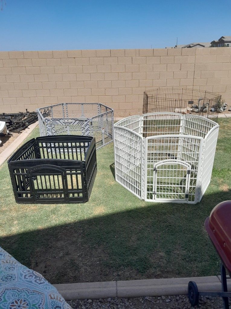 Plastic Or Metal Pet Fencing Enclosures $20-$35 Each 5 Available Read Description See All Photos