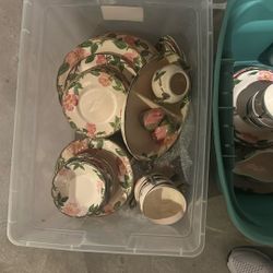 Franciscan Earthenware 100 Piece Set 