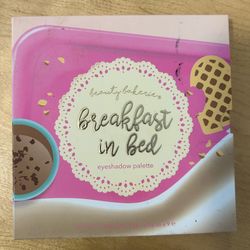Breakfast in bed eyeshadow palette