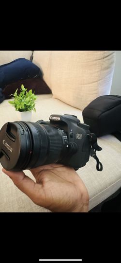 Canon EOS 70D Dslr Camera With 18-135 Lens Mint Condition