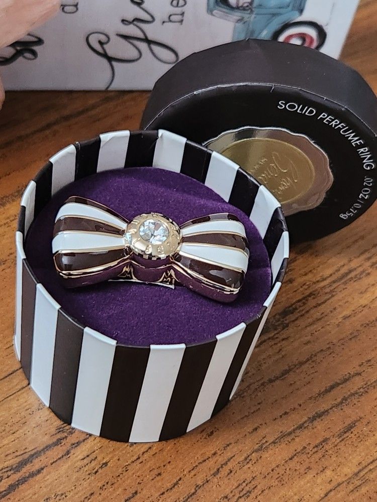 Henri Bendel Discontinued Wild Fig Solid Perfume Bow Ring SZ 6.5