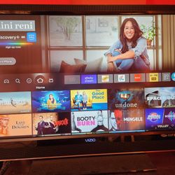 VIZIO 43' LCD TV . EXCELLENT SHAPE