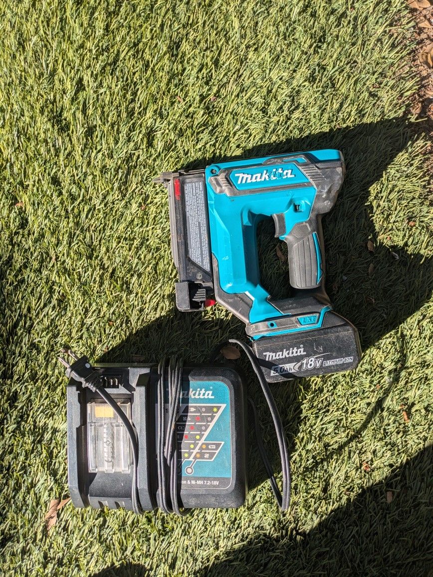 Makita XTP02 18V LXT Lithium-Ion Cordless 1-3/8" Pin Nailer, 23 Gauge