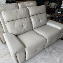Reclining Sofas – Comfortable, Fully Functional