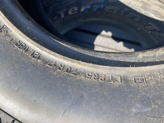 Tires 2 285/70/17
