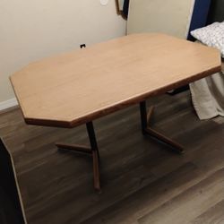 Table and 4 Matching Chairs On Wheels chairs Just Need a good Cleaning 20 for all 