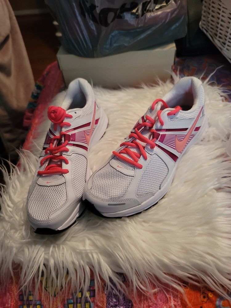 Women Pink Nike 💗 11M