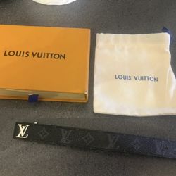 - Lv Bracelet 