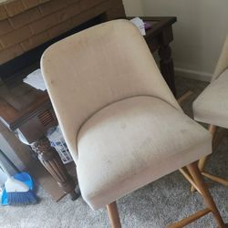 Free 3 Chairs