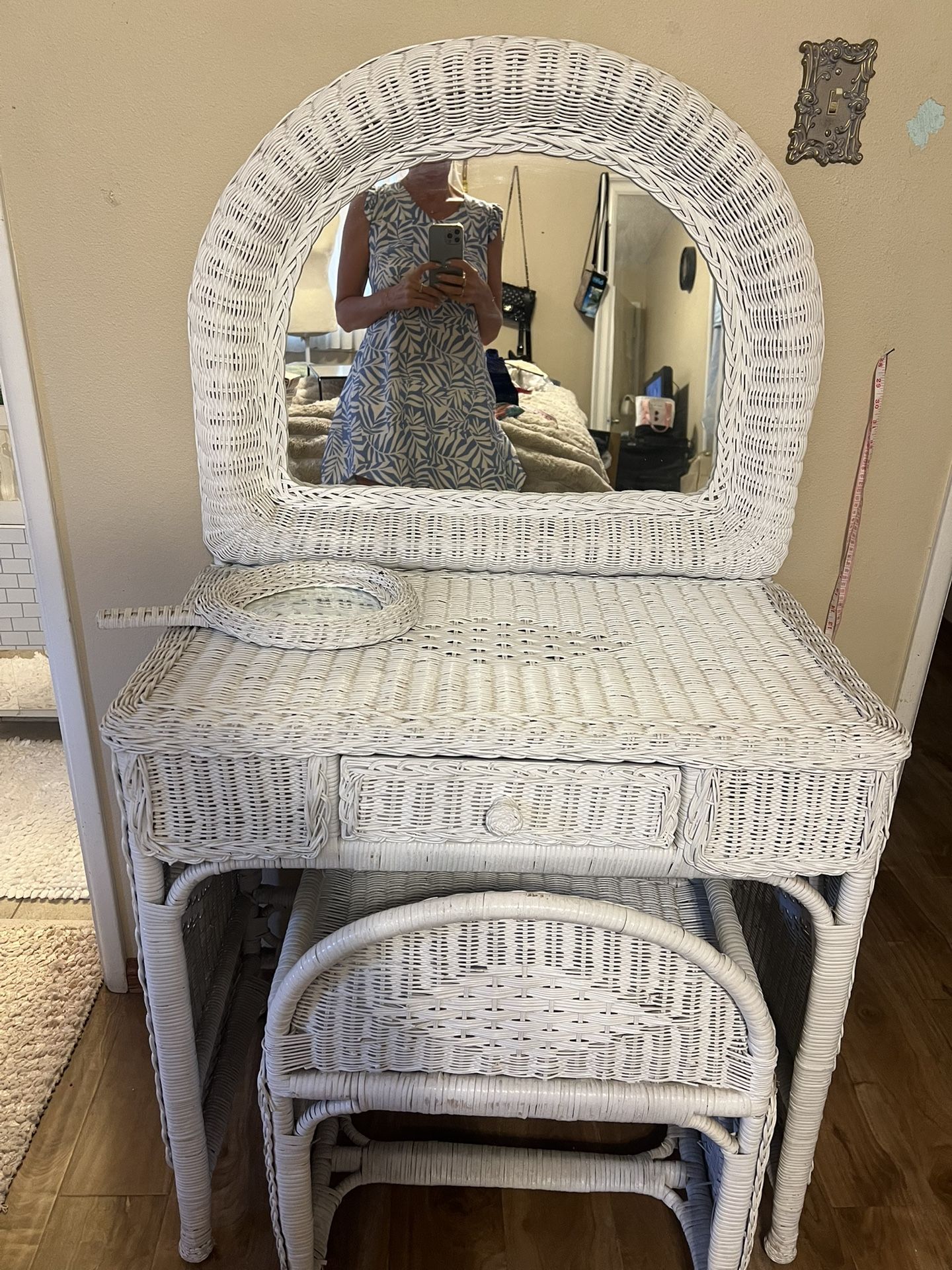 Cute Table And Seat Love Set 