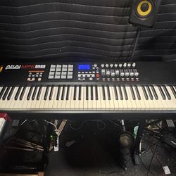 Akai MPK88 Midi Controller