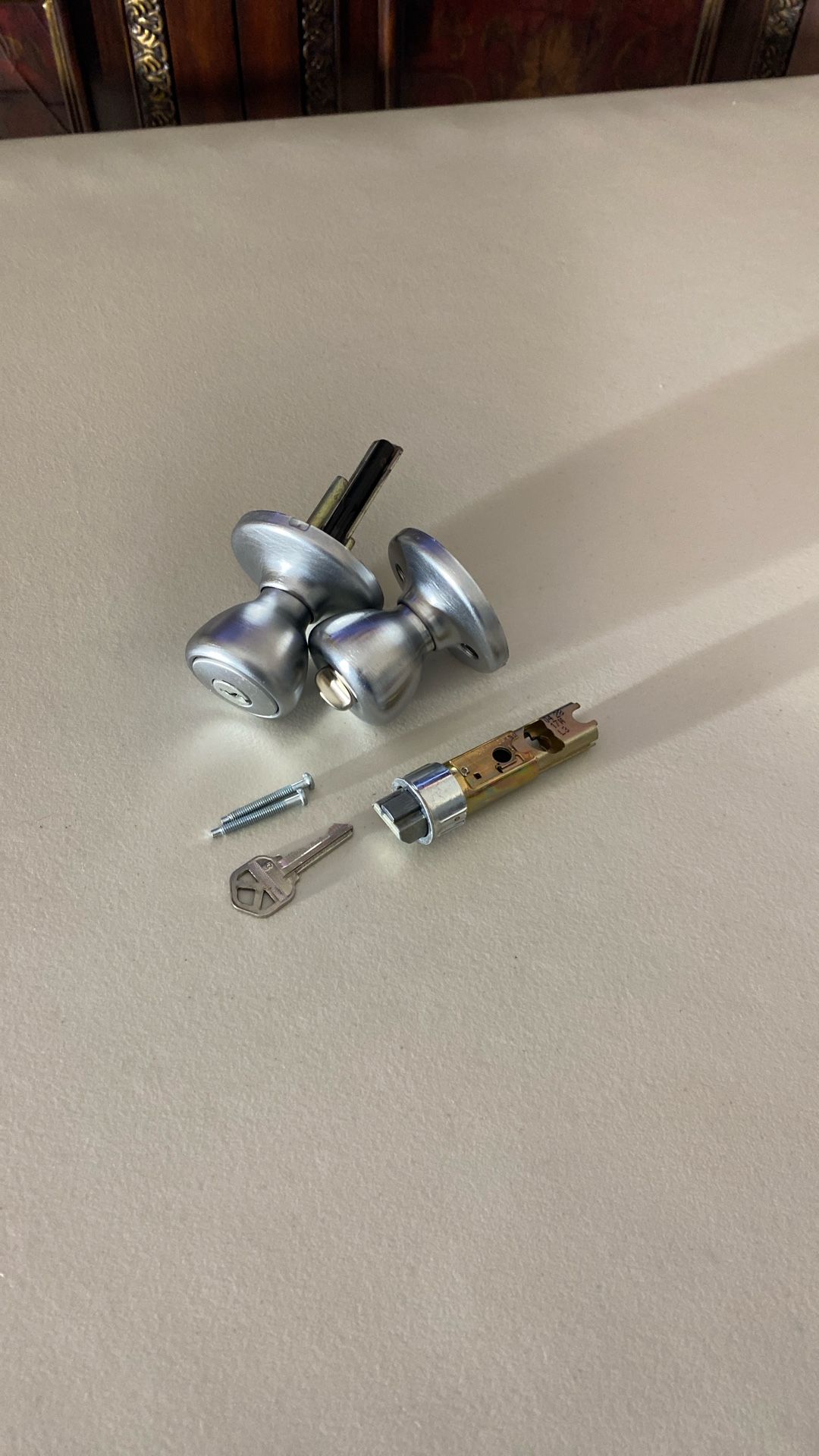 Keyed entry door knob