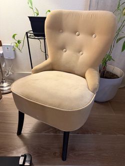 Pastel Yellow Upholstered Accent Chair – Button Tufted