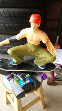 Tony Hawlk skate board