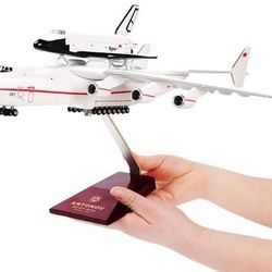 1:200 An-225 Carrying Space Shuttle