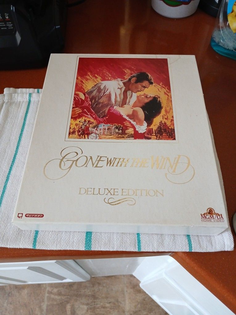 Movie. GONE WITH THE WIND DELUXE EDITION