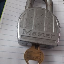 MASTER LOCK  A LITTLE HEAVY  WITH KEY