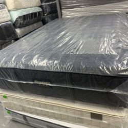 QUEEN SIZE SIMMONS BEAUTYREST BLACK SERIES 3 (FIRM) MATTRESS & BOX SPRING BED SET