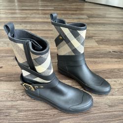 Burberry Rain Boots (size 36)
