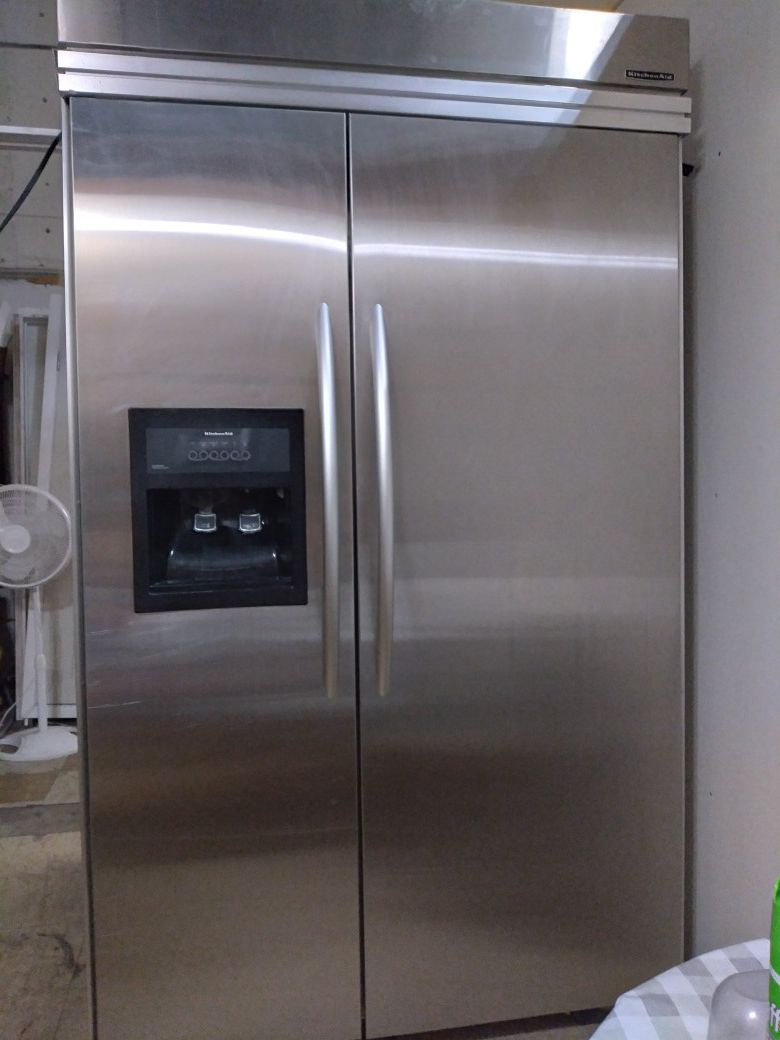 Refrigerator Kitchen Aid 48 x 84