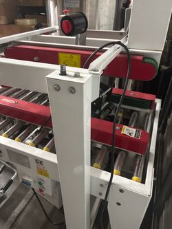 Box tapeing machine