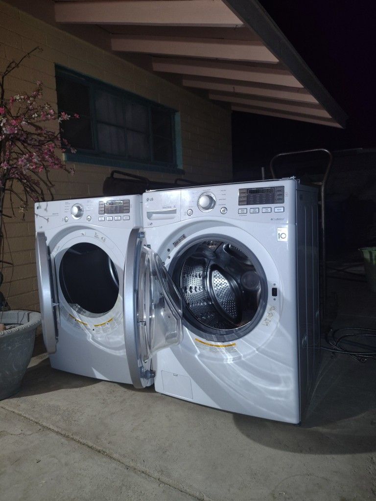 Like New LG Stackable Washer & Drier