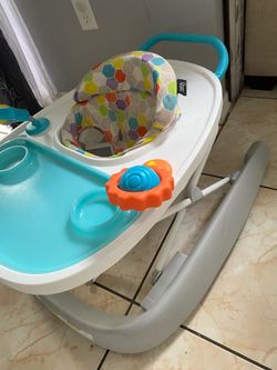 Smart Steps by Baby Trend Dine N' Play Andador de Alimentación 3 en 1 - Puntos Hexagonales