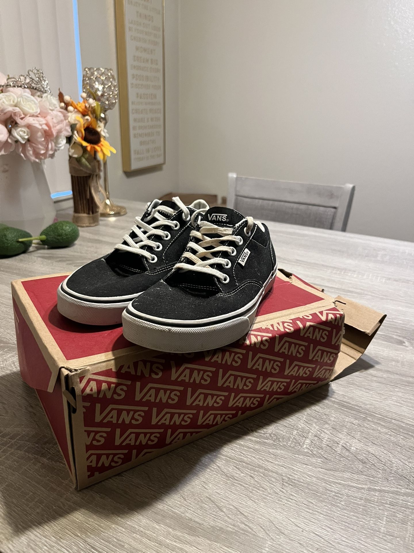 Women’s Vans Size 7