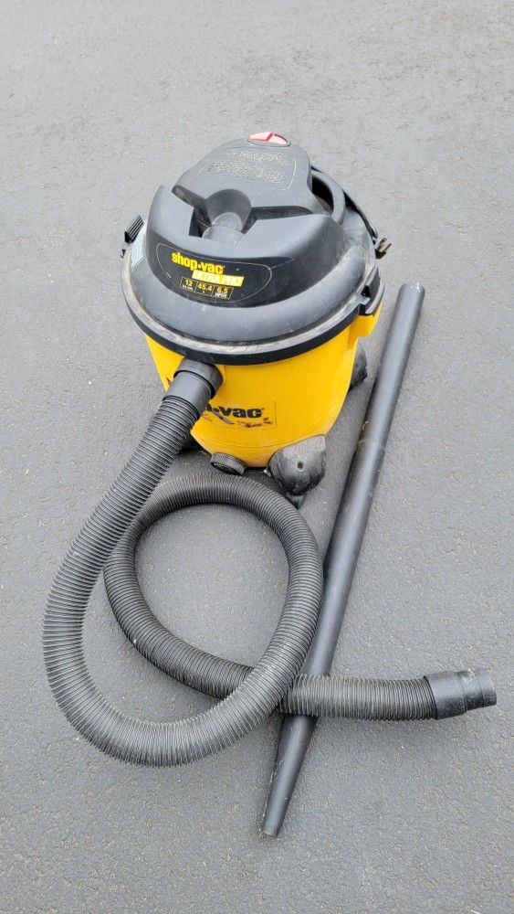 Shop Vac (Wet/dry) , hose, and accessories