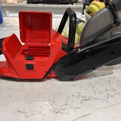 MILWAUKEE CUT OFF SAW