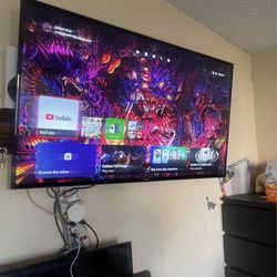 65inch smart tv with Roku device (only Samsung remote and mount)