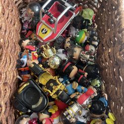 73 Ryan’s Toys Figurines 