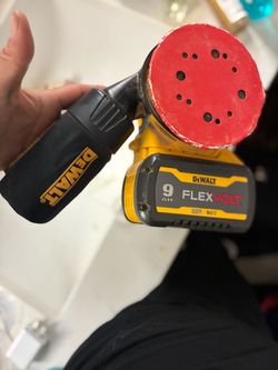 DeWalt DCW210 20V MAX XR Cordless 5-Inch Random Orbital Sander p