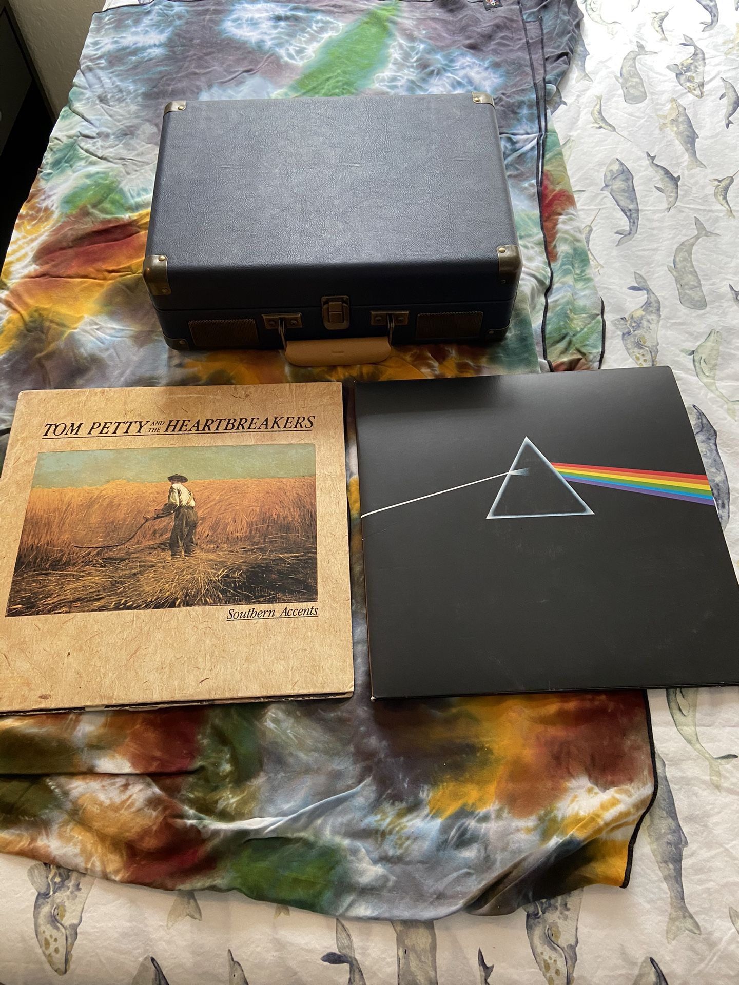 RECORD PLAYER RETRO WITH BUILT IN SPEAKERS MINT WORKS GREAT WITH RECORDS PINK FLOYD