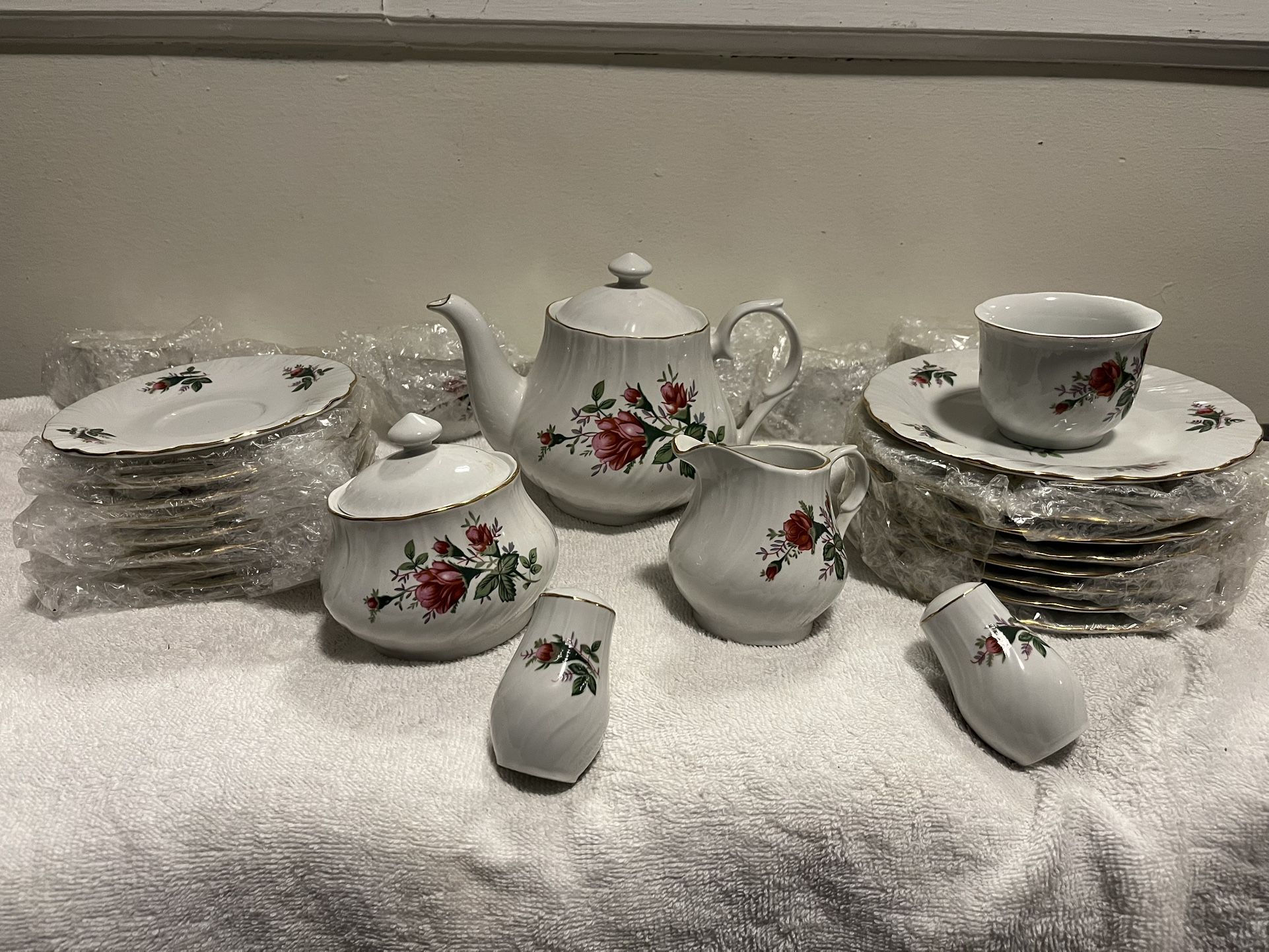 Lynns Fine China Dishes