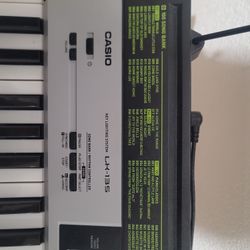 Casio LK-135 Keyboard with stand