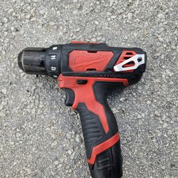Milwakee tools Drill & 1/4 Hex W/ batteries