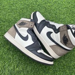 Jordan 1 “Mocha” Size 9.5M