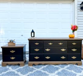 Beautifully Refinished Vintage Bedroom Set ‼️FREE local delivery available
