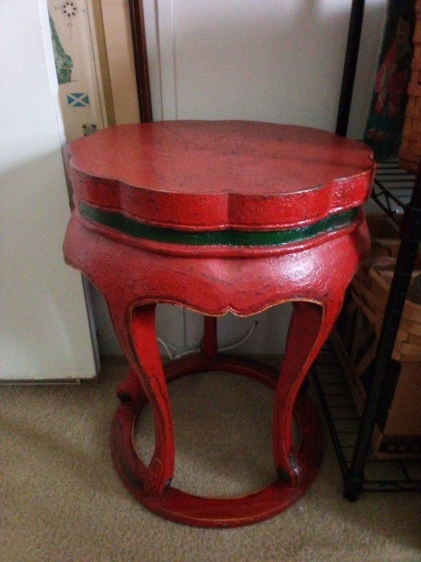 CIRCUS ANIMAL TRAINING STOOL.