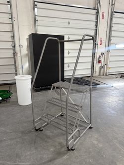 Heavy-Duty Rolling Warehouse Ladder