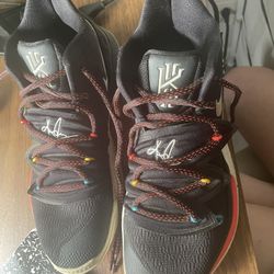 Kyrie Irving “Friends” Addition Size 7 Men’s 8 Women’s 