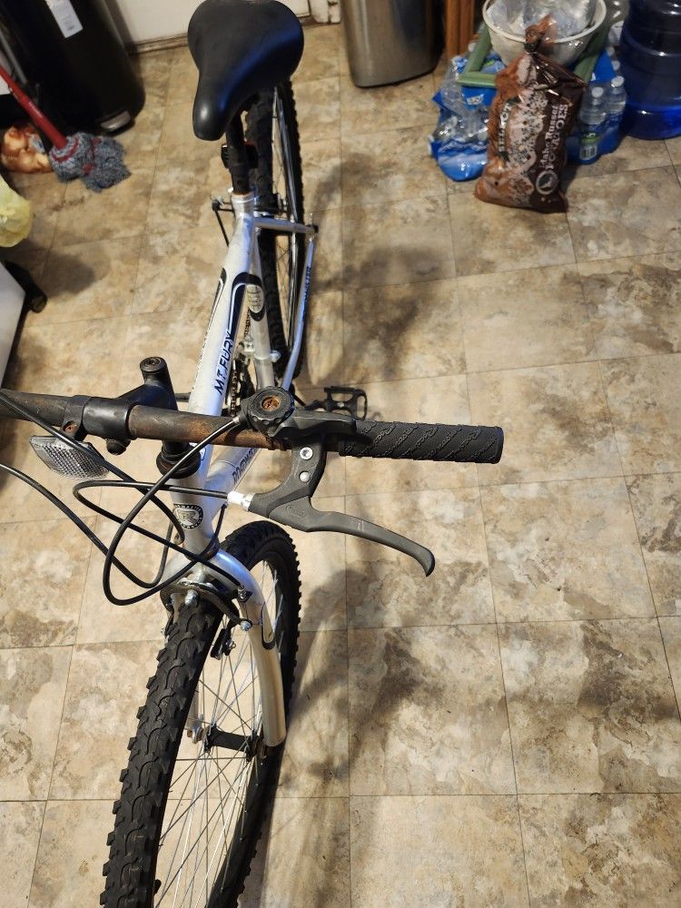 Bike 26inch ROADMASTER MT FURY 18SPEED SHIMANO SHIFTING AND BREAK