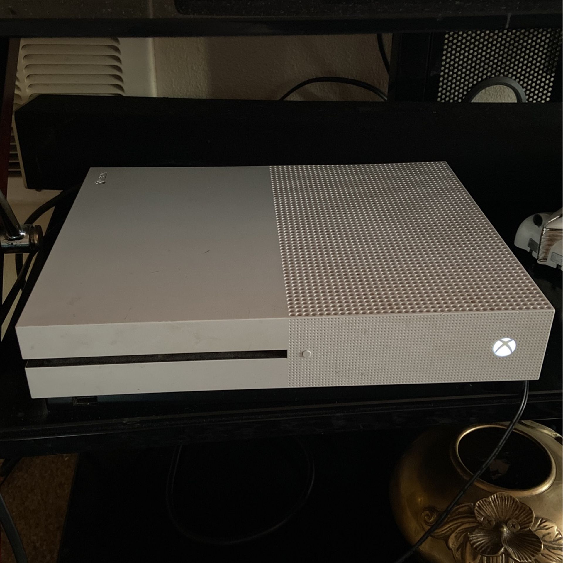Xbox 1 S for Sale in WA OfferUp