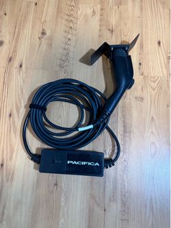 EV Charger J1772 with wall mount