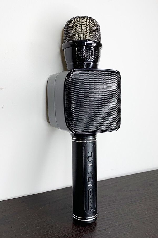 New in box $30 Wireless Bluetooh Karaoke Microphone w/ Speaker Rechargable Portable Singing Handheld Mic