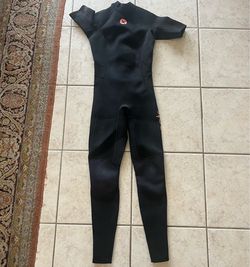Woman short sleeve 2/2 wetsuit by SisstrVissla, size 6